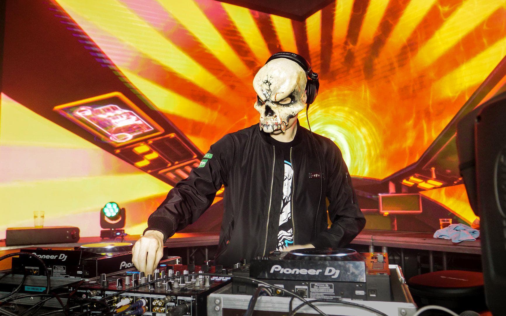 F. Noize